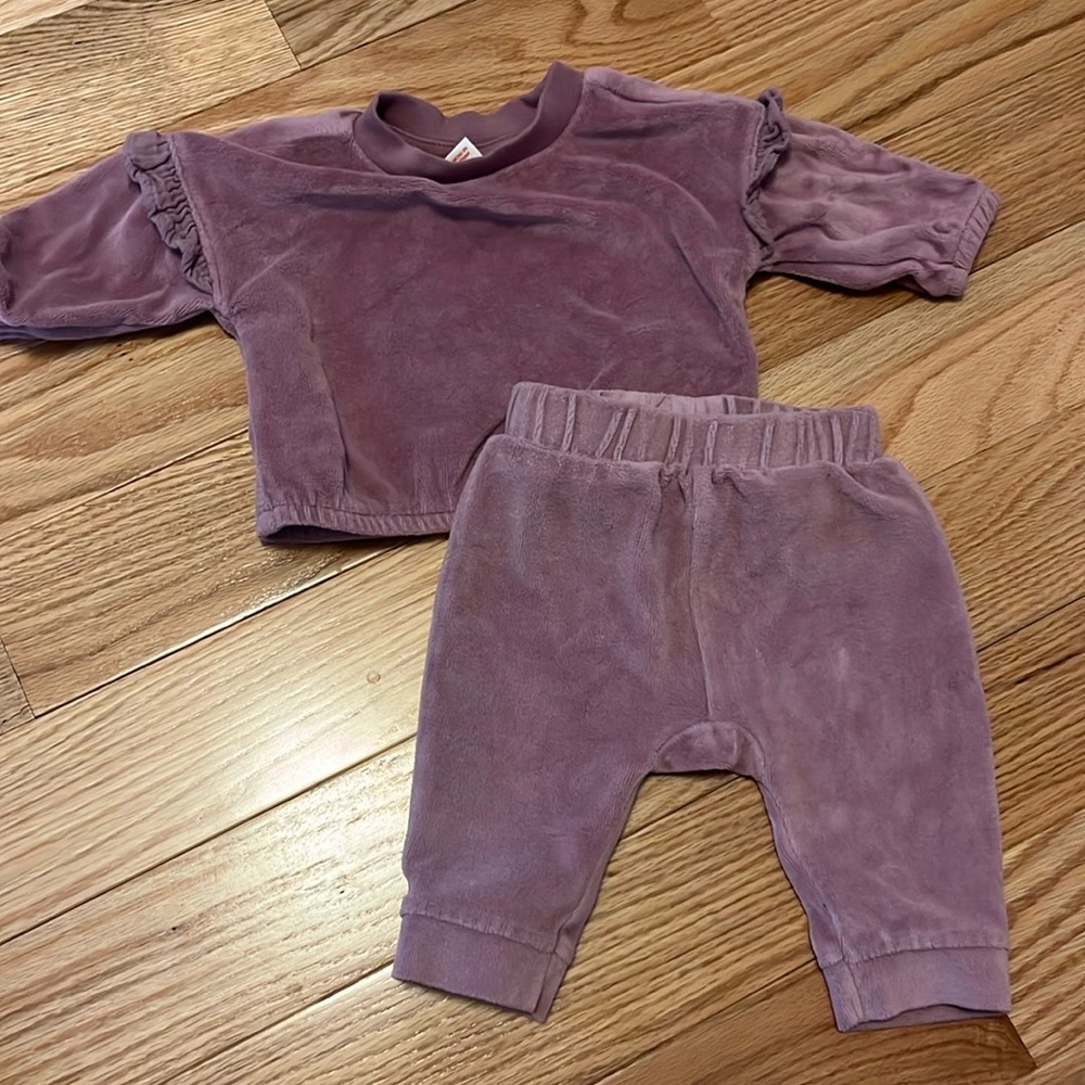 Velour Track Suit set EUC 0-3m